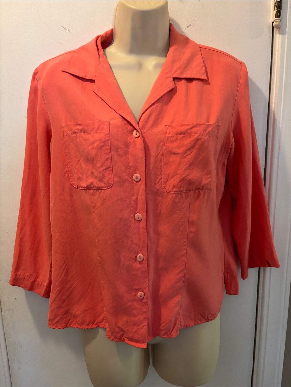 Ann Carson medium silk button up blouse top 26-258
